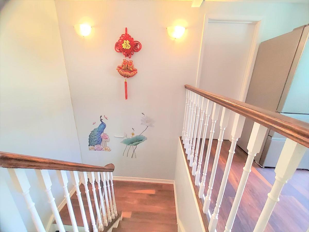 Appartamento Cozy And Quiet House With Swimming Pool Toronto Esterno foto
