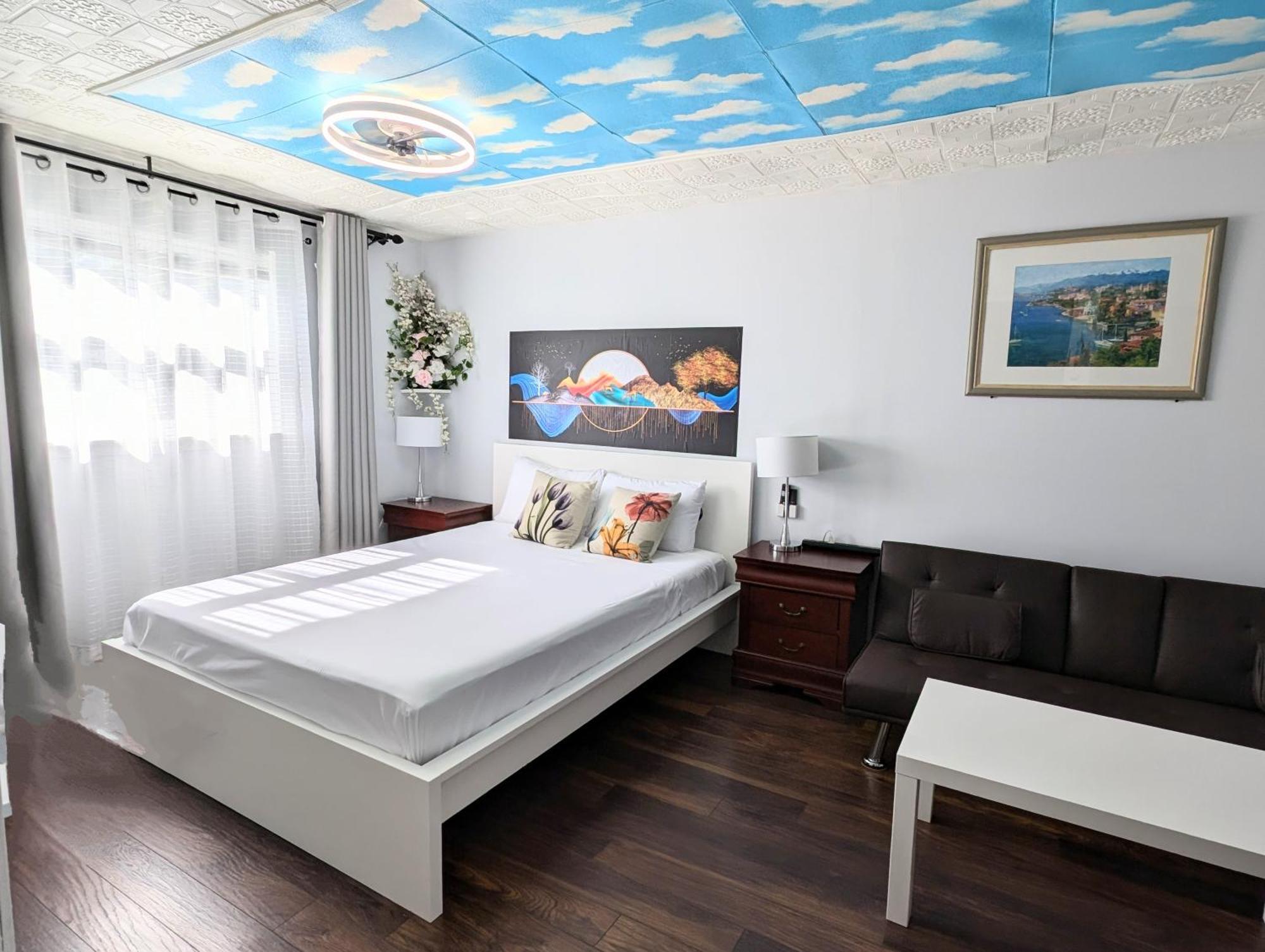 Appartamento Cozy And Quiet House With Swimming Pool Toronto Esterno foto